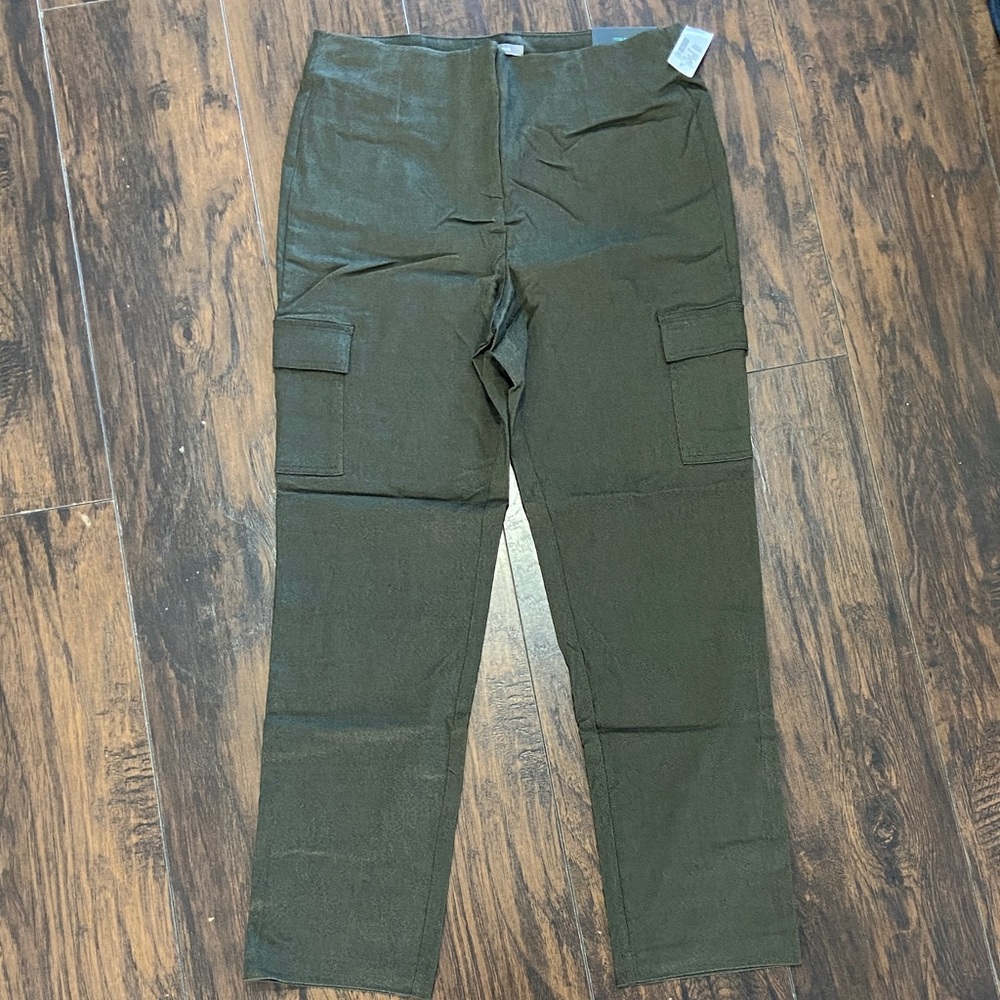 BNWT Women’s Olive Cargo pants